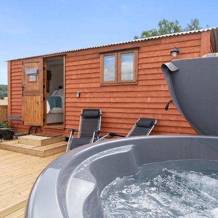 Outbak Shepherds Hut Челтнем Екстер'єр фото