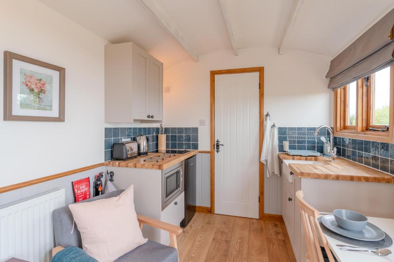Outbak Shepherds Hut Челтнем Екстер'єр фото