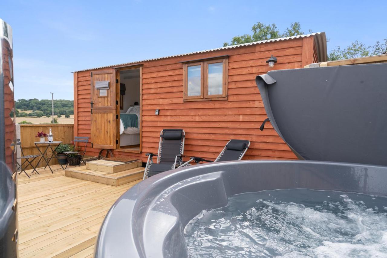 Outbak Shepherds Hut Челтнем Екстер'єр фото